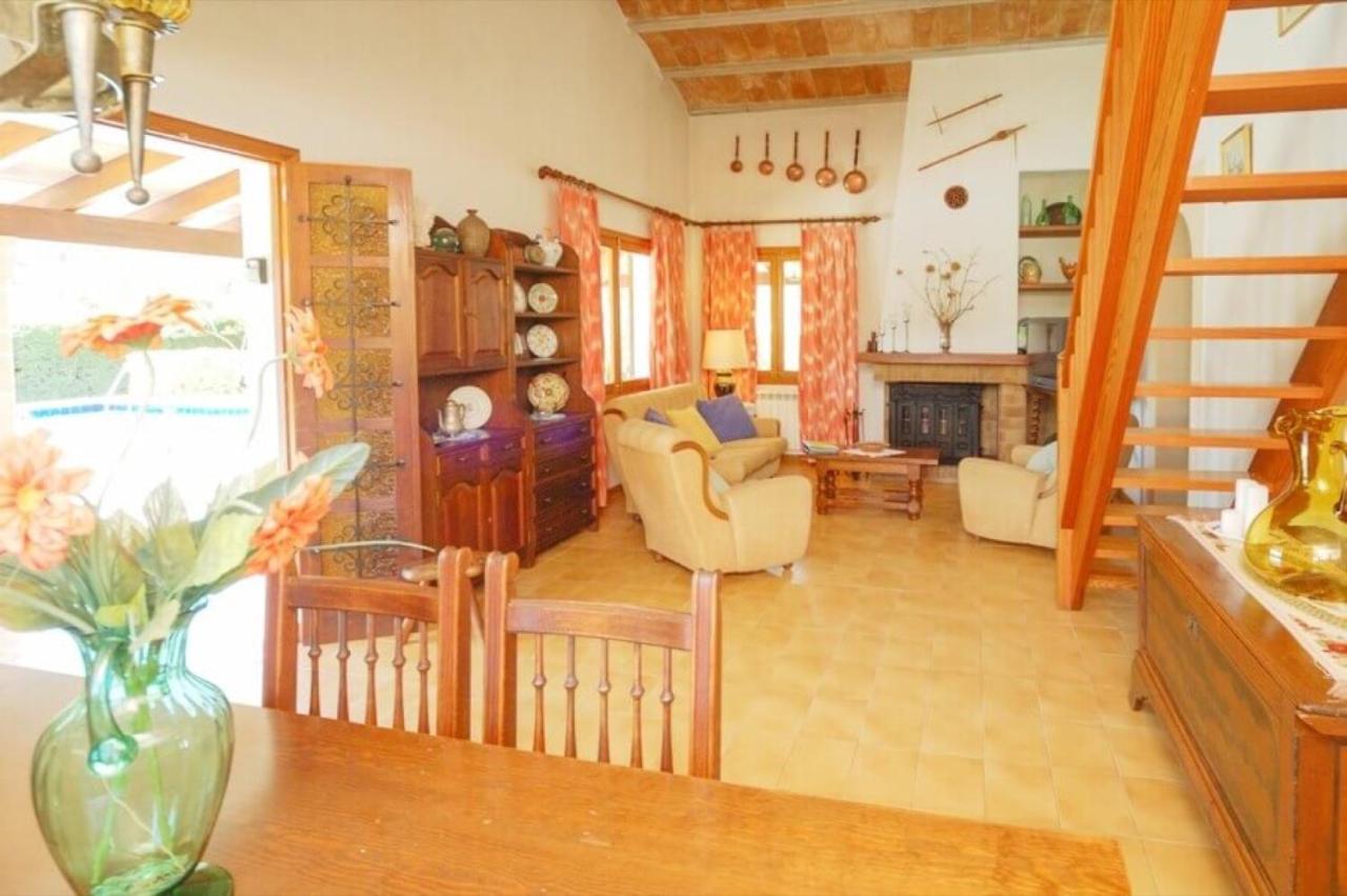 Luz Villa *